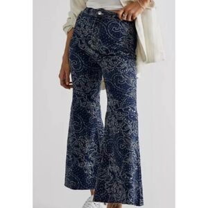 We The Free Free People Youthquake Floral Printed Cropped Flare Jeans Size 29